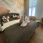 Luxuroom